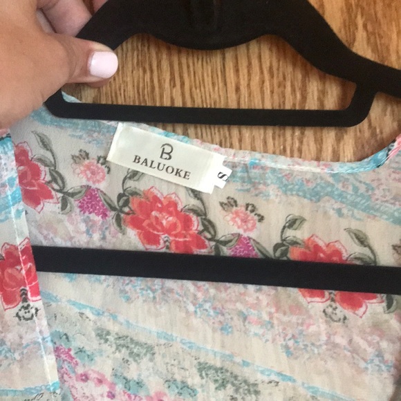 Floral and fringe kimono-small-like new - Picture 2 of 2